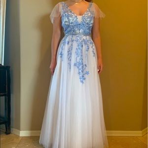 A new prom dress only worn once!!